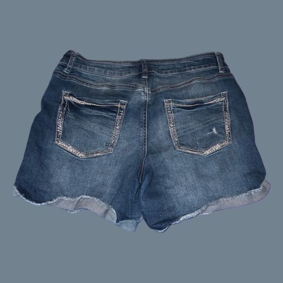 Maurices Mid Rise Distressed Denim Cuffed Shorts Size 6 #36 - Picture 4 of 6